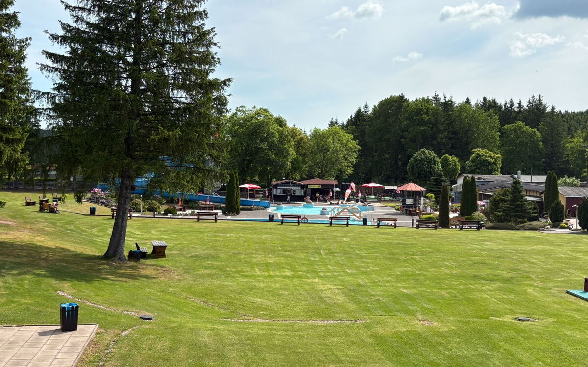 Liegewiese im Freibad Finsterbergen