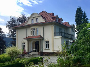 Außenansicht historische Villa