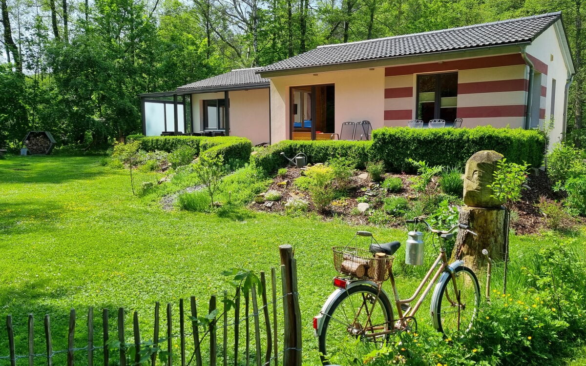 kleines Ferienhaus mit schönem Garten