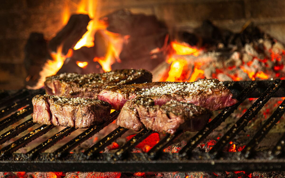 Steaks auf dem Grill im Steak Restaurant Torodoro in Friedrichroda im Thüringer Wald