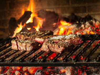 Steaks auf dem Grill im Steak Restaurant Torodoro in Friedrichroda im Thüringer Wald
