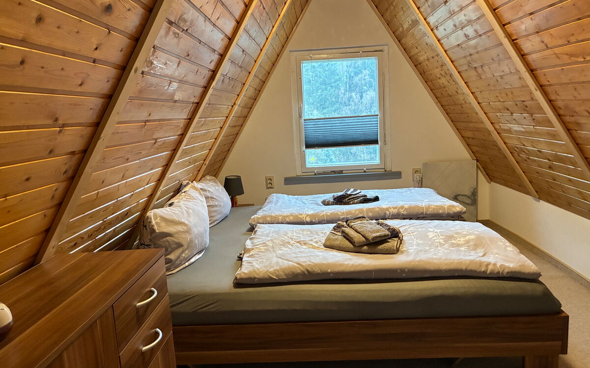Spitzboden mit Doppelbett