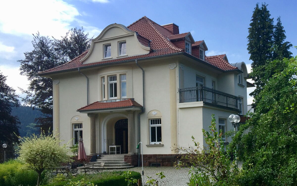 Außenansicht historische Villa
