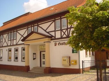 Außenansicht historisches Gebäude Thüringer Kloßtheater