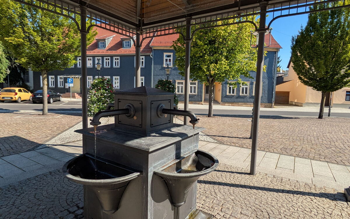 Heilwasser-Trinkpavillon am Kirchplatz in Friedrichroda